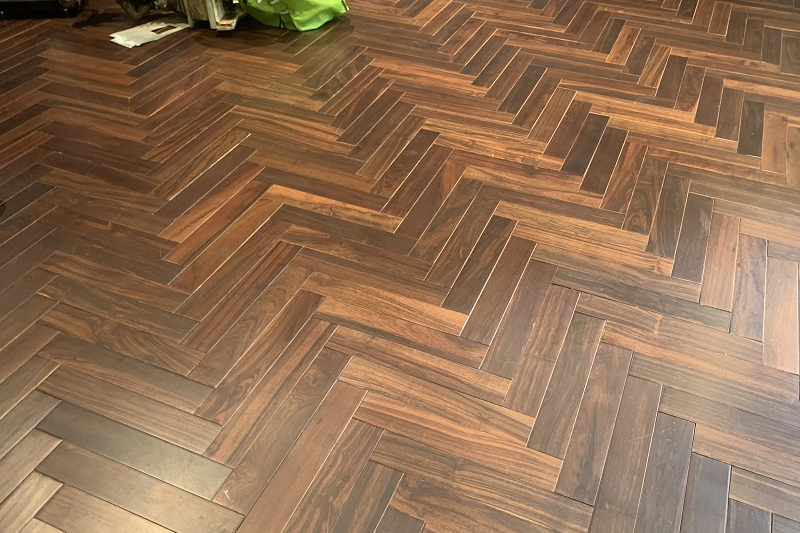 sàn gỗ chiu liu xương cá 03 sàn gỗ chiu liu xương cá 03